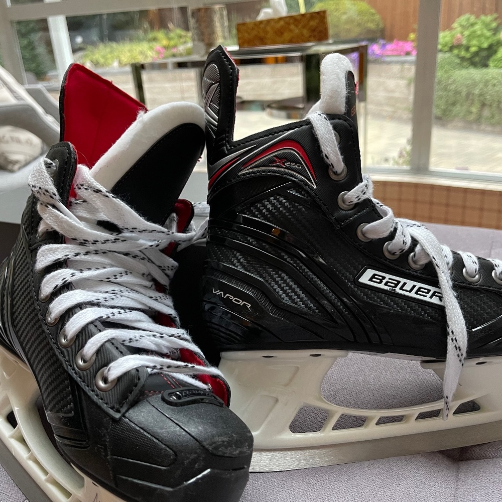 Vapor Bauer Skating shoes